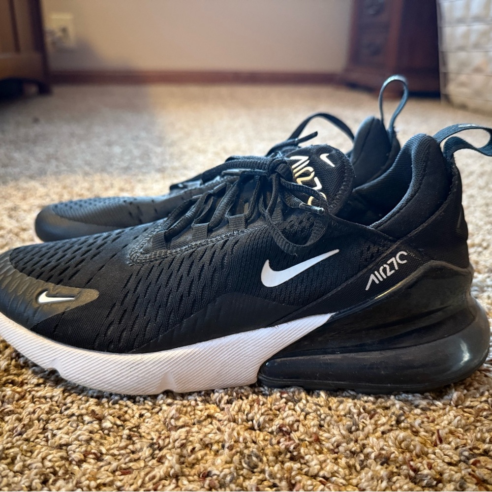 Women’s Nike 270 - Picture 2 of 3